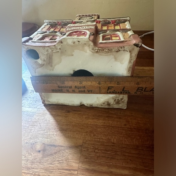 Winter Valley Cottages Christmas Village Lighted Train Station Porcelain In Box - Picture 7 of 12